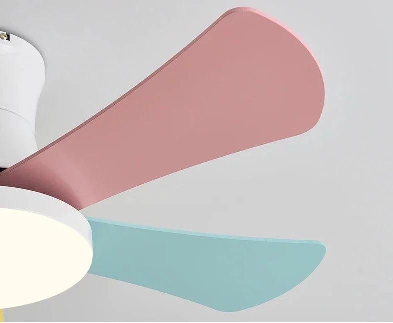 ZenithBreeze Kids - Ventilador de Teto Infantil com iluminação - Casa Amarela