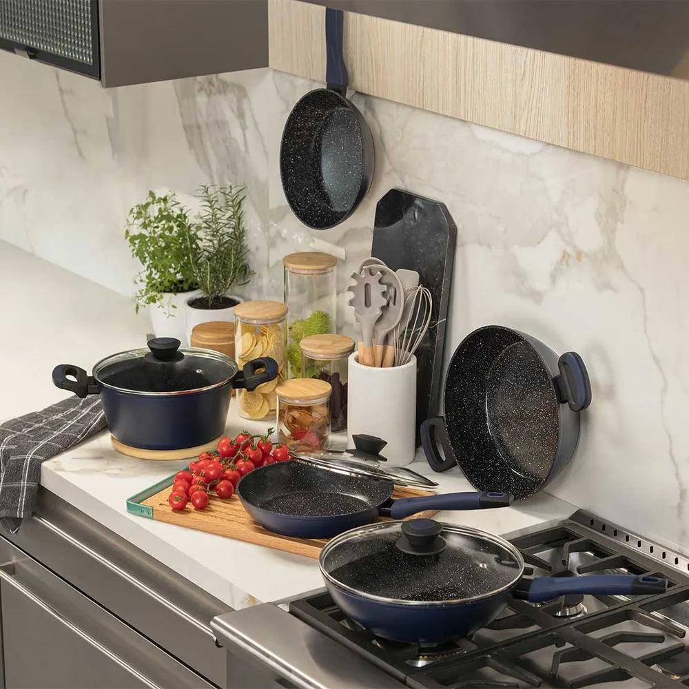 CAÇAROLA RASA ANTIADERENTE PARA INDUÇÃO 28 CM EVERYDAY AZUL - Casa Amarela